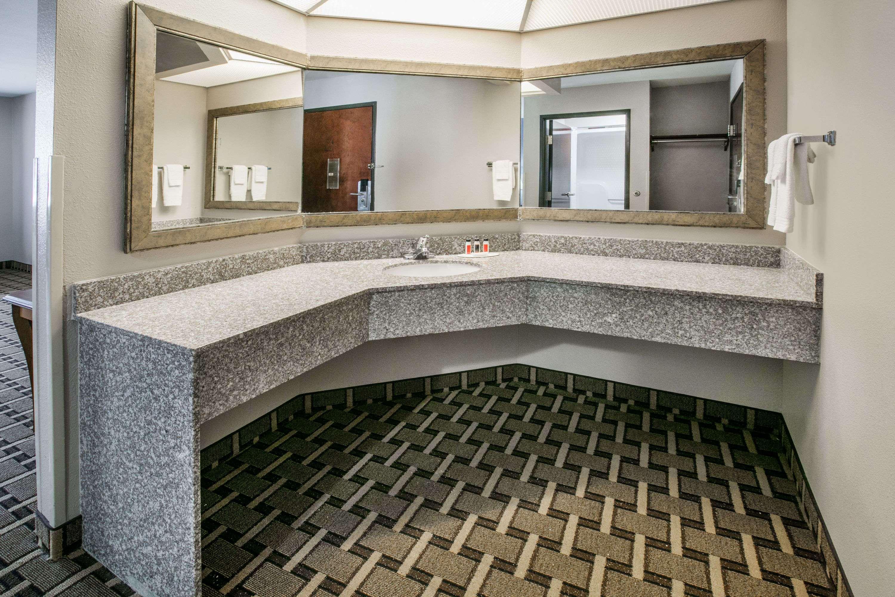 Baymont By Wyndham Lawton Exterior foto